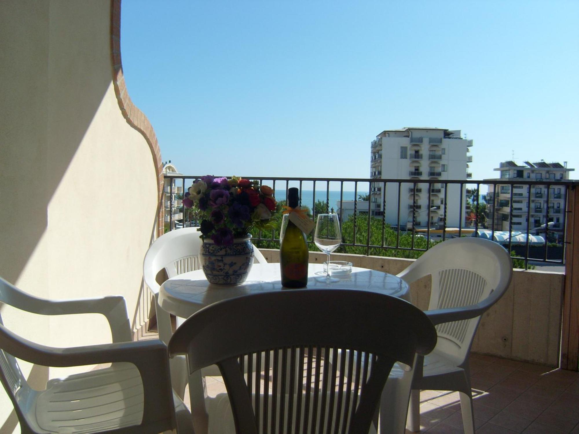 Residence Torre Del Mar Alba Adriatica Room photo