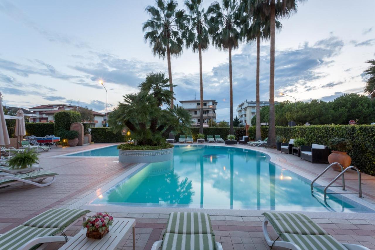 Residence Torre Del Mar Alba Adriatica Exterior photo